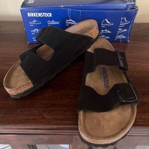 BRAND NEW IN BOX Arizona BS Birkenstock sandals Women’s US size 7 Black Suede